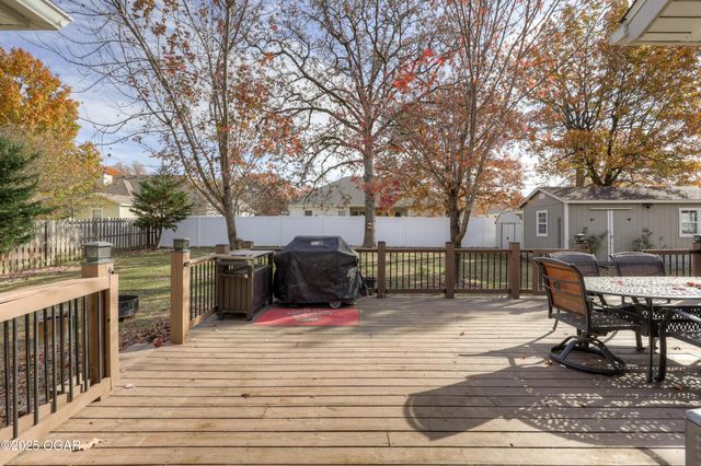 401 Dogwood Trails Lp, Carl Junction, MO 64834