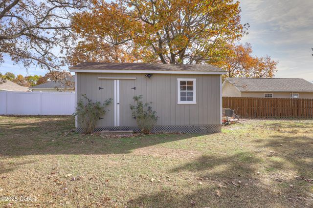 401 Dogwood Trails Lp, Carl Junction, MO 64834