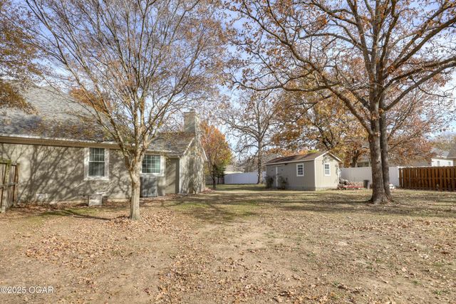 401 Dogwood Trails Lp, Carl Junction, MO 64834