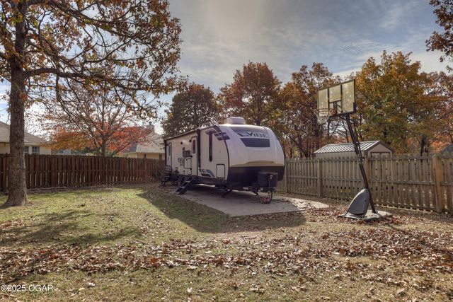 401 Dogwood Trails Lp, Carl Junction, MO 64834