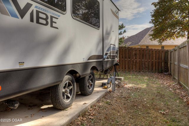 401 Dogwood Trails Lp, Carl Junction, MO 64834