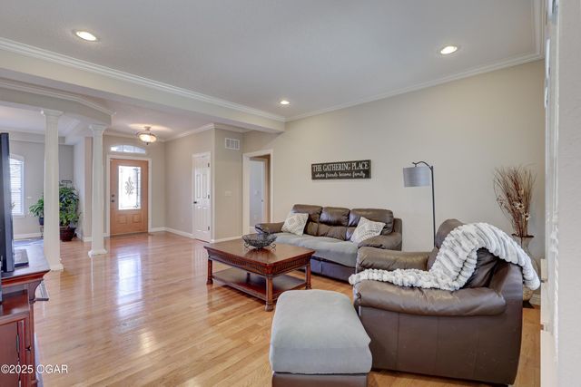 401 Dogwood Trails Lp, Carl Junction, MO 64834