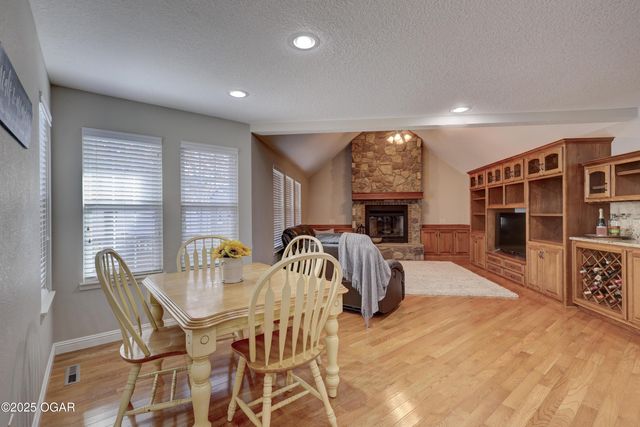 401 Dogwood Trails Lp, Carl Junction, MO 64834