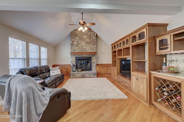 401 Dogwood Trails Lp, Carl Junction, MO 64834