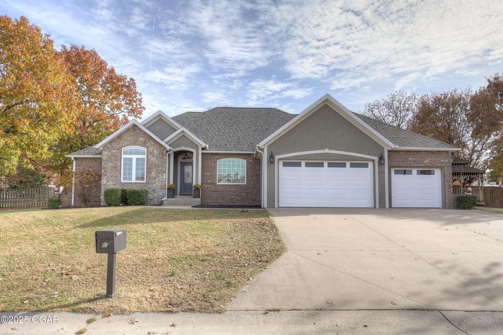 401 Dogwood Trails Lp, Carl Junction, MO 64834