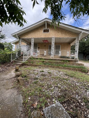 1712 Effie Street, Fort Worth, TX 76105