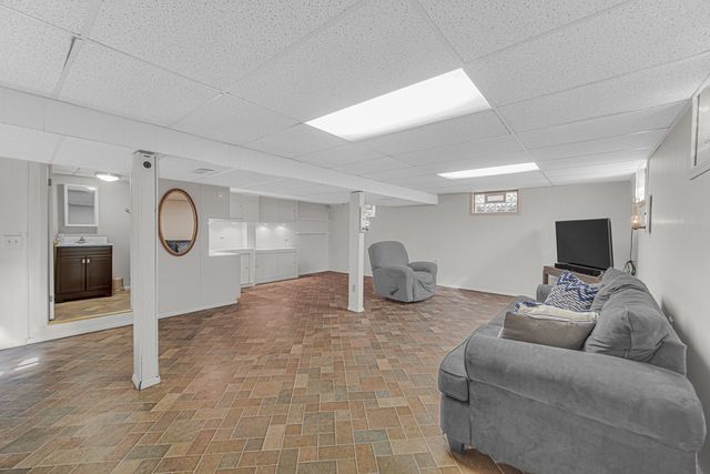 4937 WOODWARD Avenue, Downers Grove, IL 60515