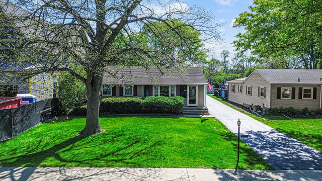 4937 WOODWARD Avenue, Downers Grove, IL 60515