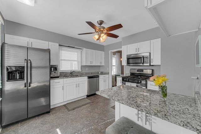 4937 WOODWARD Avenue, Downers Grove, IL 60515