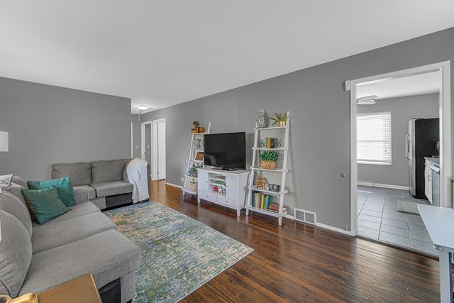 4937 WOODWARD Avenue, Downers Grove, IL 60515