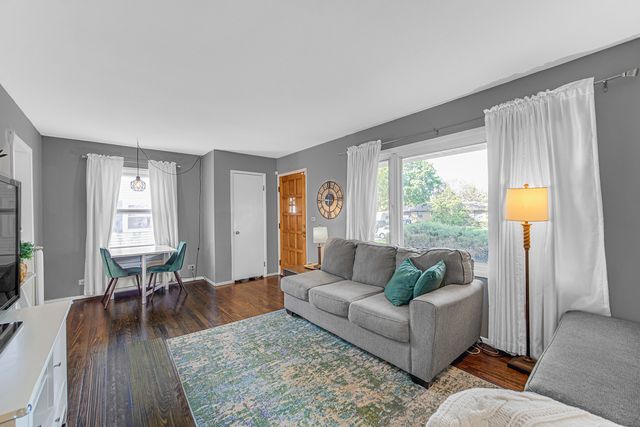 4937 WOODWARD Avenue, Downers Grove, IL 60515