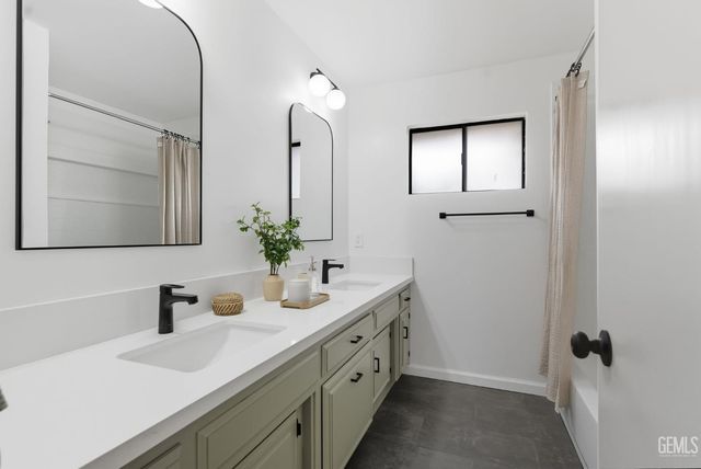 6710 Pinecone Avenue, Bakersfield, CA 93308