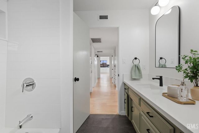 6710 Pinecone Avenue, Bakersfield, CA 93308