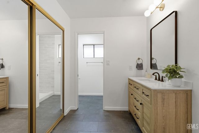 6710 Pinecone Avenue, Bakersfield, CA 93308