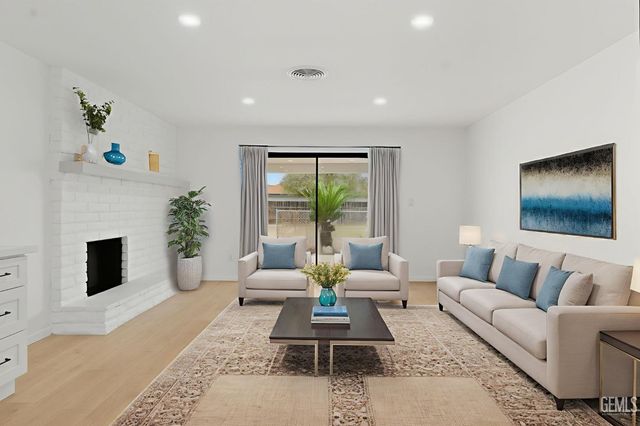 6710 Pinecone Avenue, Bakersfield, CA 93308