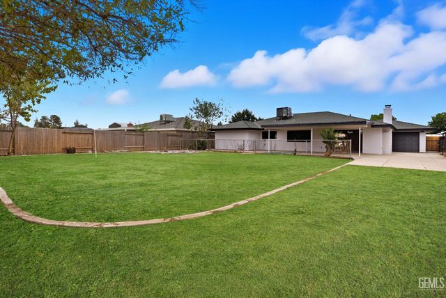 6710 Pinecone Avenue, Bakersfield, CA 93308