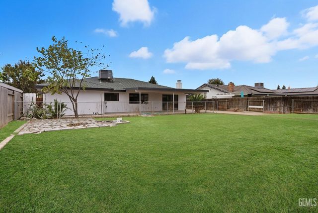 6710 Pinecone Avenue, Bakersfield, CA 93308