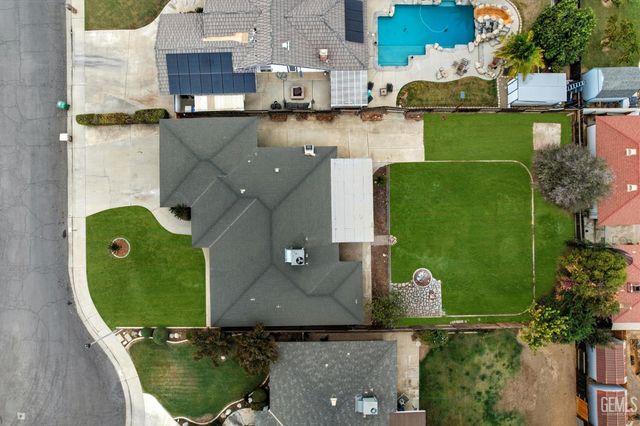 6710 Pinecone Avenue, Bakersfield, CA 93308