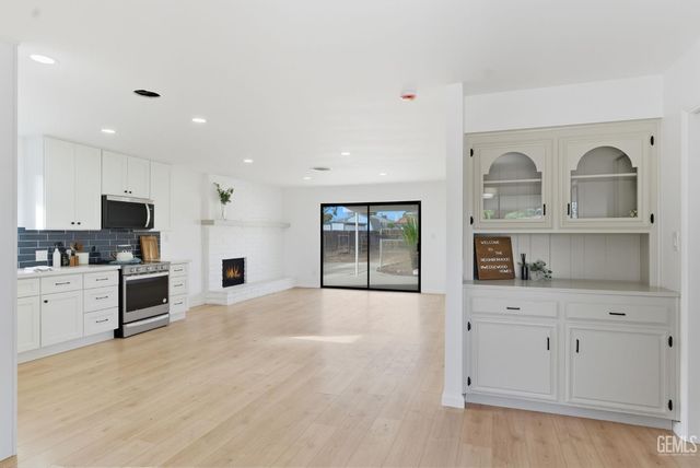 6710 Pinecone Avenue, Bakersfield, CA 93308