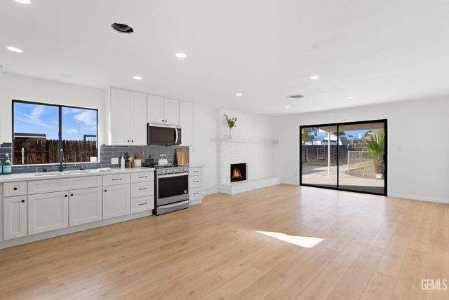 6710 Pinecone Avenue, Bakersfield, CA 93308