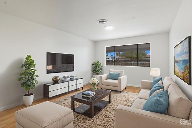 6710 Pinecone Avenue, Bakersfield, CA 93308