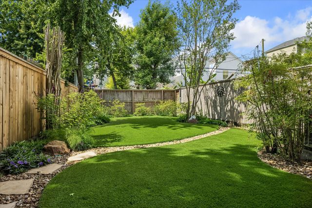 530 W 26th Street, Houston, TX 77008