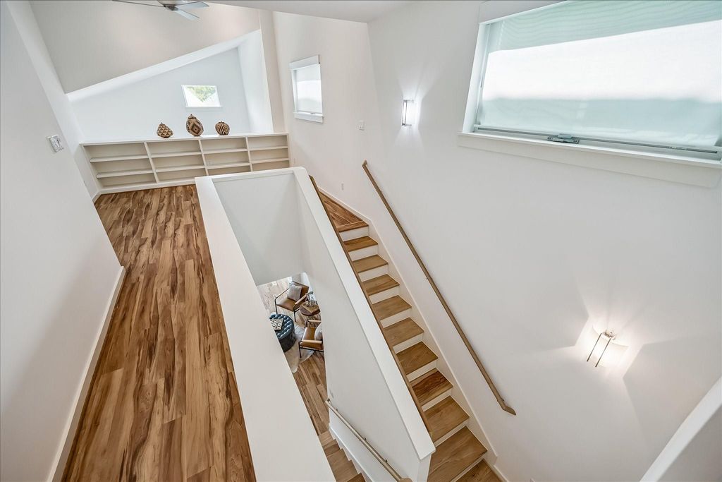 Image 30 of property listing at 530 W 26th Street, Houston, TX 77008