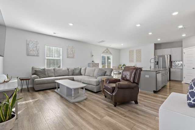 581 Spanish Wells Road, Summerville, SC 29486