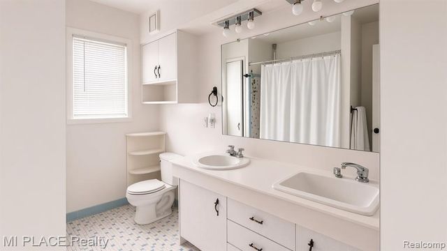 30080 Avondale Drive, Madison Heights, MI 48071