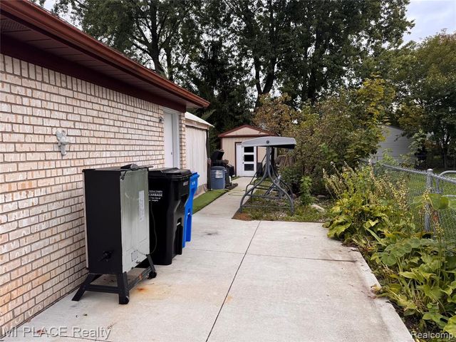 30080 Avondale Drive, Madison Heights, MI 48071
