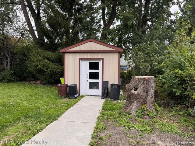 30080 Avondale Drive, Madison Heights, MI 48071