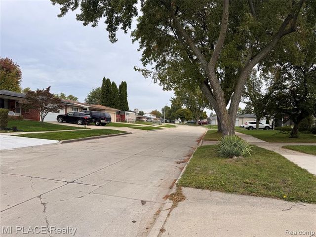 30080 Avondale Drive, Madison Heights, MI 48071
