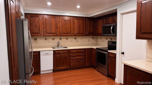 30080 Avondale Drive, Madison Heights, MI 48071