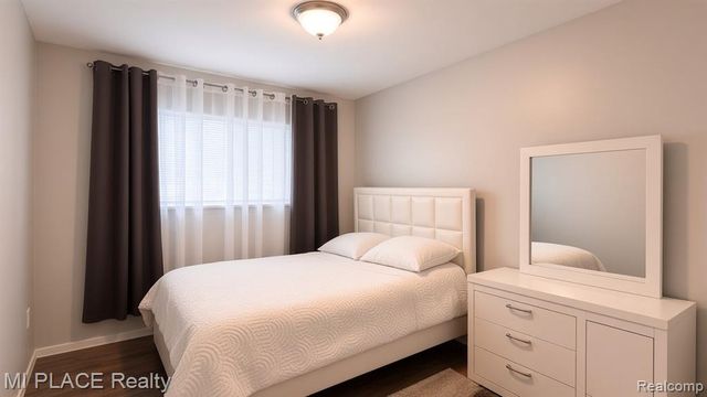 30080 Avondale Drive, Madison Heights, MI 48071