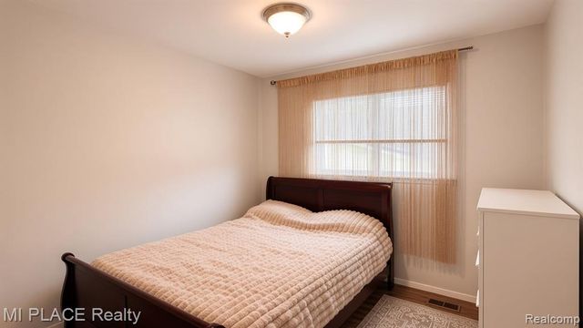 30080 Avondale Drive, Madison Heights, MI 48071
