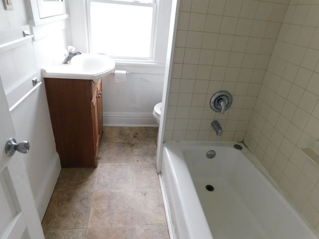 793 Baldwin Ave, Sharon, PA 16146