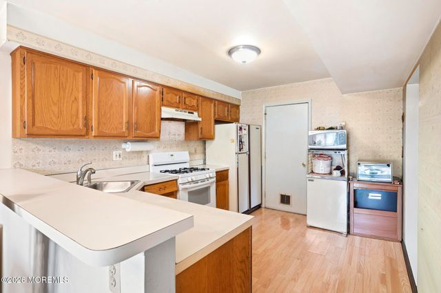 80 Malibu Drive, Eatontown, NJ 07724