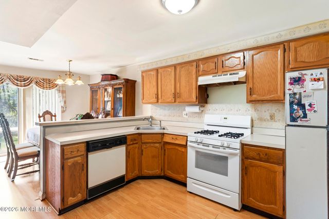 80 Malibu Drive, Eatontown, NJ 07724
