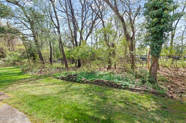 80 Malibu Drive, Eatontown, NJ 07724