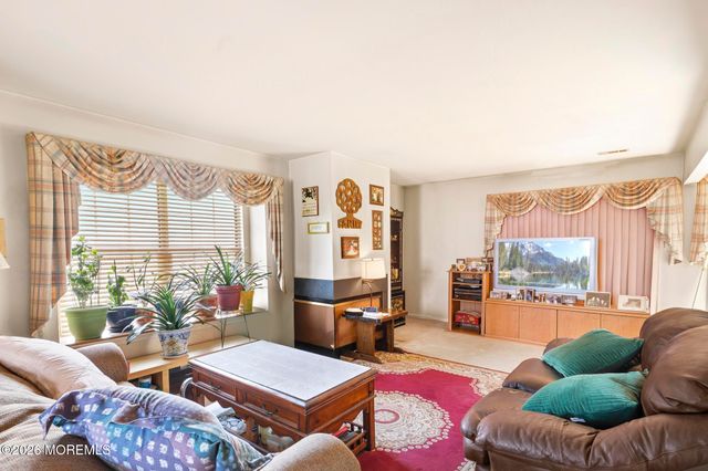80 Malibu Drive, Eatontown, NJ 07724