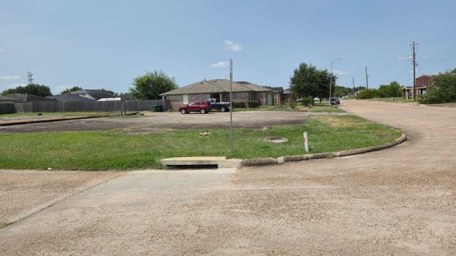 5258 Park Village Drive, Houston, TX 77048