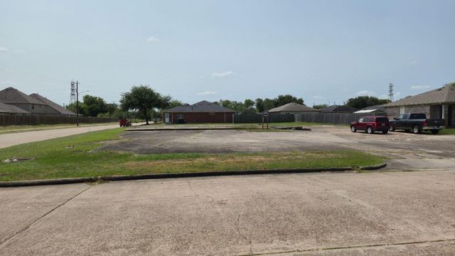 5258 Park Village Drive, Houston, TX 77048