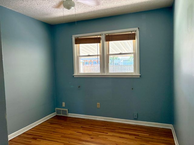 3308 S Custer, Wichita, KS 67217