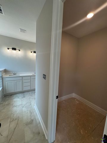 103 Hunt's Landing Drive, Kathleen, GA 31047