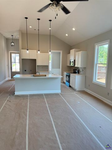 103 Hunt's Landing Drive, Kathleen, GA 31047
