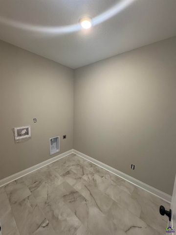 103 Hunt's Landing Drive, Kathleen, GA 31047