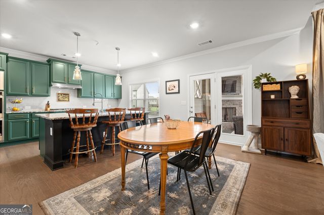 7015 Kempton Court, Flowery Branch, GA 30542
