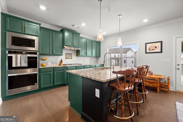 7015 Kempton Court, Flowery Branch, GA 30542