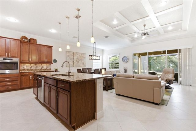 911 VICTORIA HILLS DRIVE S, Deland, FL 32724