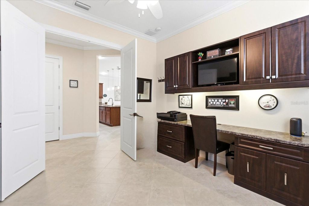 Image 22 of property listing at 911 VICTORIA HILLS DRIVE S, Deland, FL 32724